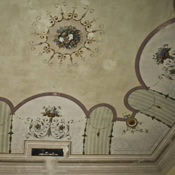 soffitto fiori prima del restauro